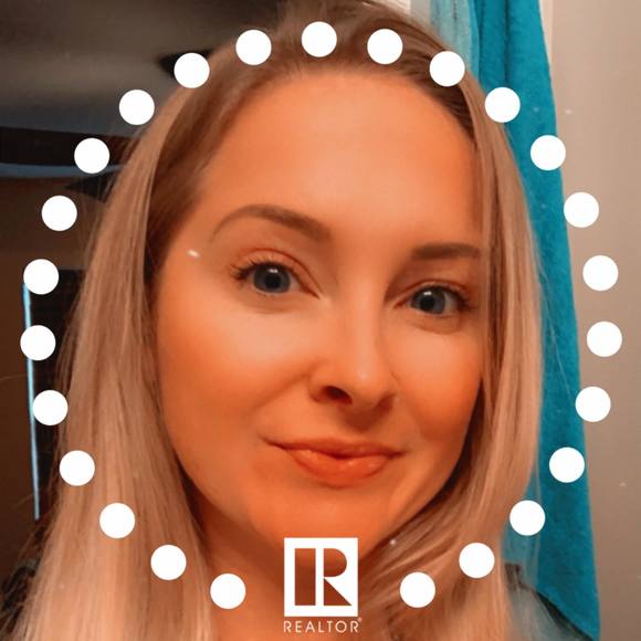 Profile Picture of Jamie Gibbons (@jamiegibbons) on Poshmark