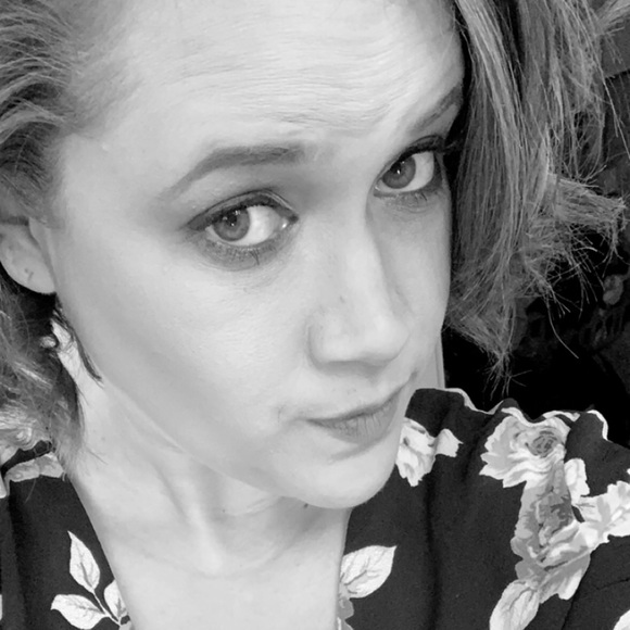 Profile Picture of Erica Hobbs (@emhobbs88) on Poshmark