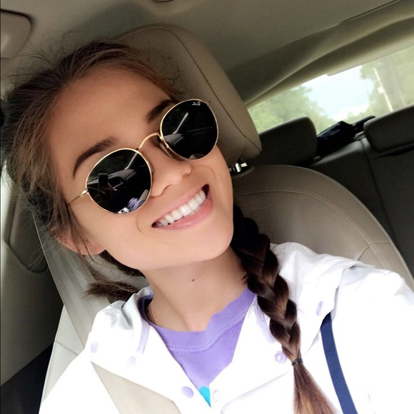 Profile Picture of Mina Abbott (@closet0507) on Poshmark