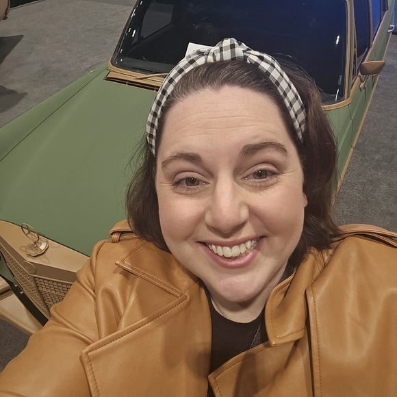 Profile Picture of Amy Malcom (@amyanddylan) on Poshmark