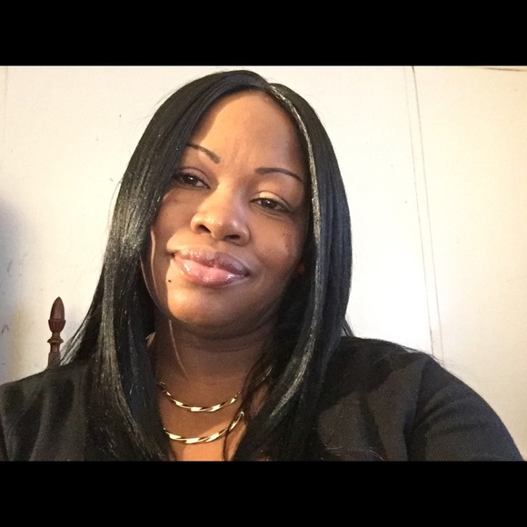 Profile Picture of Marcy Alston (@123pretty) on Poshmark