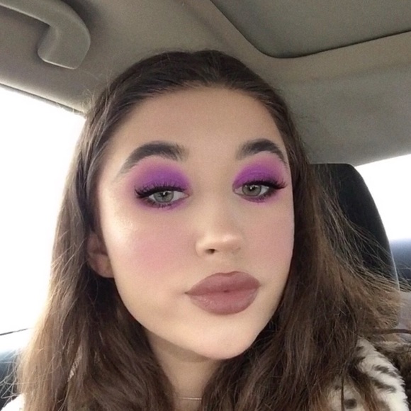 Profile Picture of Cassie Ward (@grimeshop) on Poshmark