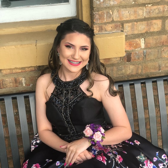 Profile Picture of Karlie Hodge (@hodgek2004) on Poshmark