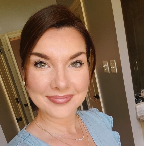 Profile Picture of Robin Godeaux (@robingodeaux) on Poshmark