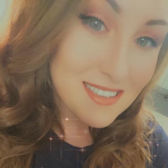 Profile Picture of Rose Puttock (@roseputtock) on Poshmark