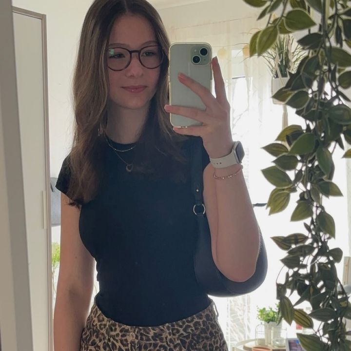 Profile Picture of paula (@paulastrm) on Tiktok