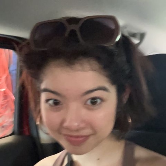 Profile Picture of Bianca Mojica (@biancammojica) on Poshmark