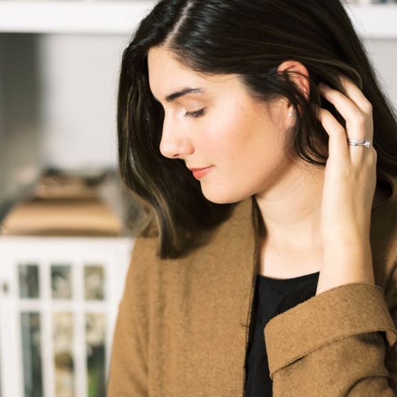 Profile Picture of Alyssa Valletta (@alyssavbustin) on Poshmark