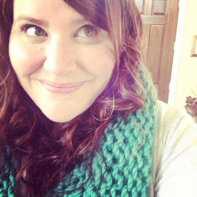 Profile Picture of Amanda Lestor (@@applebluetweets) on Twitter