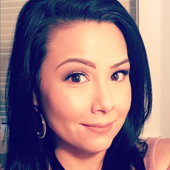 Profile Picture of Jessica Dickason (@jessicad220) on Poshmark