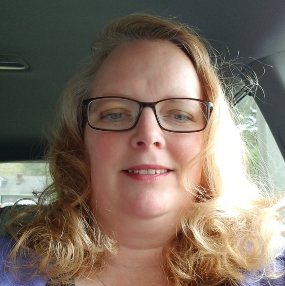 Profile Picture of Suzanne Dudley (@suzanne27834) on Poshmark