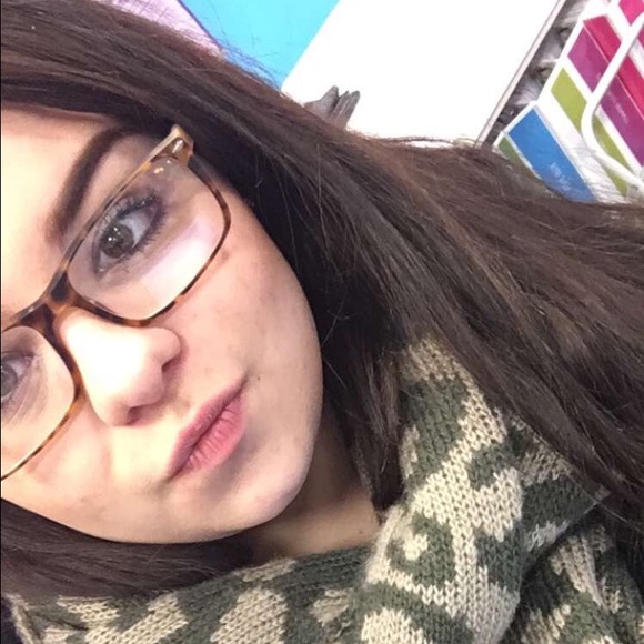 Jess Pantelios - Poshmark Profile Picture of Jess Pantelios (@jesicaclair) on Poshmark