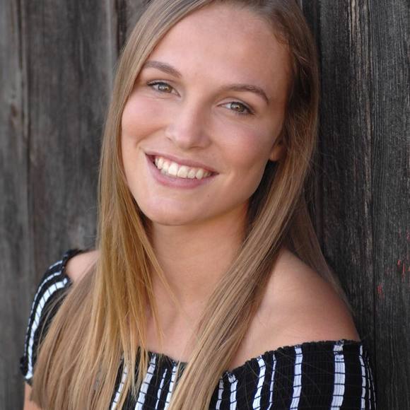 Julia Manby - Poshmark Profile Picture of Julia Manby (@juliamanby) on Poshmark