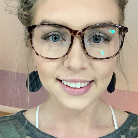Profile Picture of Taylor Ciluffo (@tciluffo) on Poshmark