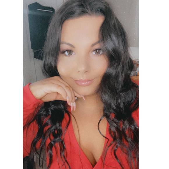 Profile Picture of April Honaker (@xoaprilll) on Poshmark