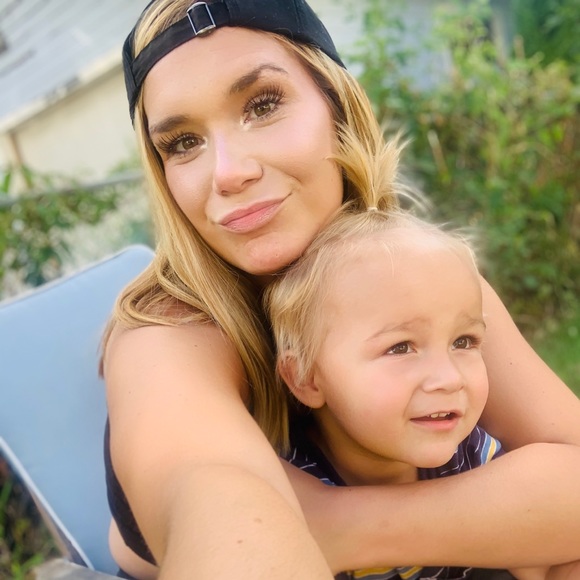 Profile Picture of Hanah Laganowski (@hanahlauren) on Poshmark