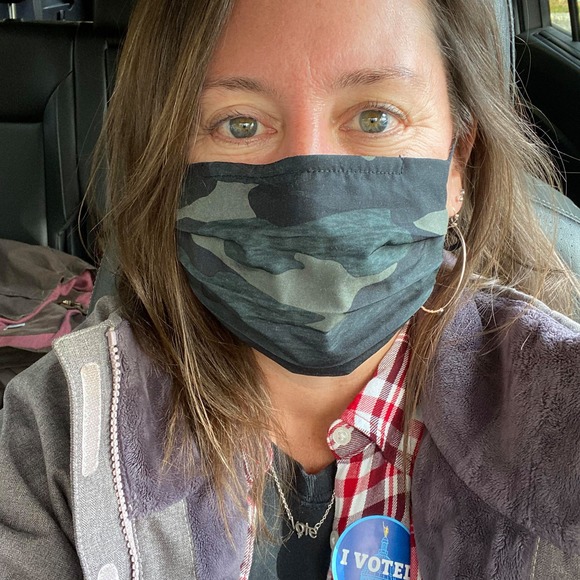 Profile Picture of Elizabeth Crohan (@b_crohan) on Poshmark