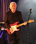 Profile Picture of Bruce Welch - Wikipediaon Wikipedia