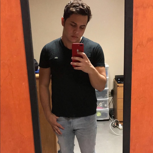 Profile Picture of Alexander Fernandez (@alexlax) on Poshmark