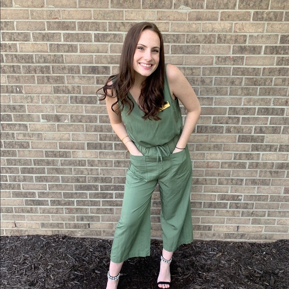 Allison Pekar - Poshmark Profile Picture of Allison Pekar (@pekara) on Poshmark