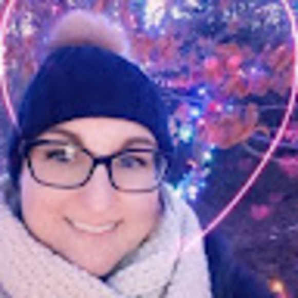 Profile Picture of Rebecca Jimenez (@rgatesrdh) on Poshmark