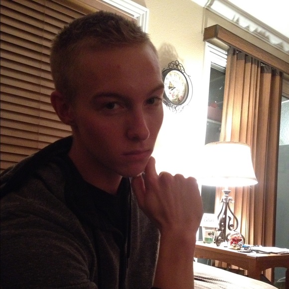Profile Picture of Adam Cervantes (@cervantes107) on Poshmark