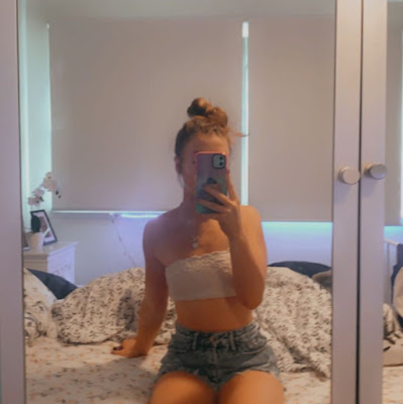 Profile Picture of Hayley Blakemore (@hblakemore9) on Poshmark