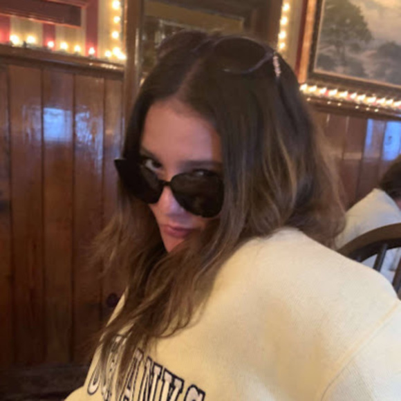 Profile Picture of Mikayla Walmer (@walmermikayla) on Poshmark