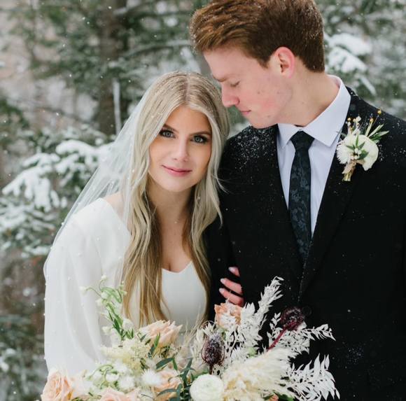 Profile Picture of Carly Hale (@carlyhale213) on Poshmark