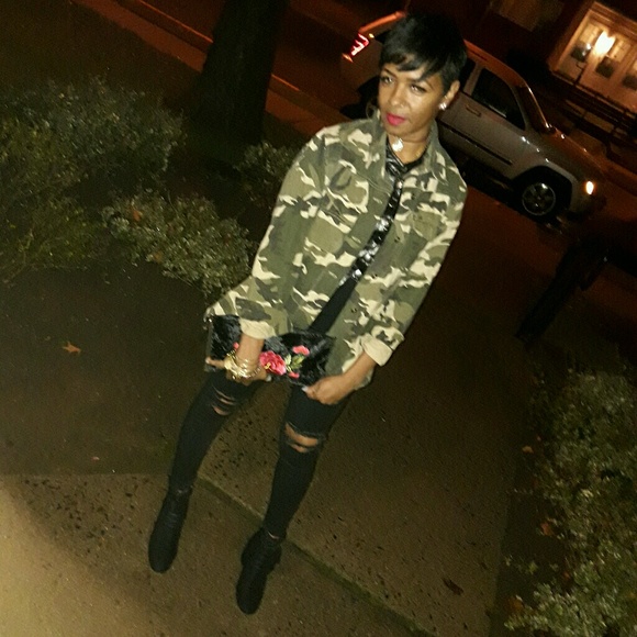 Shelley Foster - Poshmark Profile Picture of Shelley Foster (@shelley_foster) on Poshmark