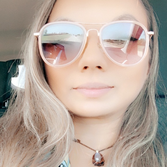 Profile Picture of Jasmine Marinoff (@lumiuni) on Poshmark