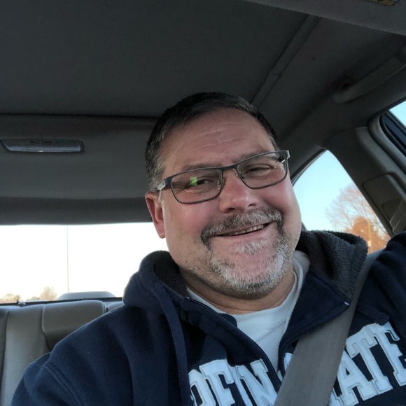 Profile Picture of Dan Verbeck (@danielver) on Poshmark