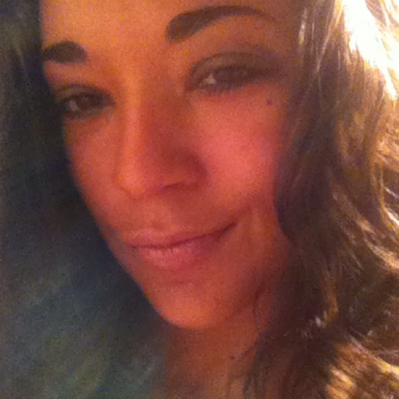 Profile Picture of Tess Houder (@thouder) on Poshmark