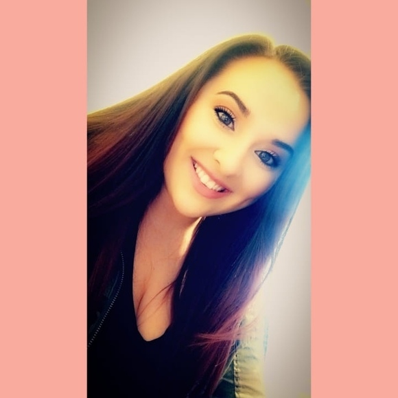Profile Picture of Emily Clausen (@smileyemily13) on Poshmark