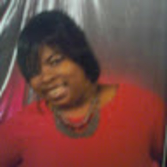 Profile Picture of Stephanie Epps (@stephanieepps33) on Poshmark