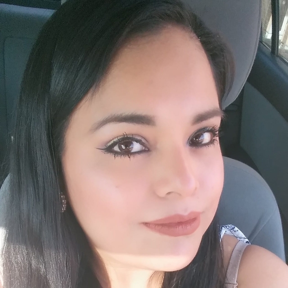 Mariiel Laureles - Poshmark Profile Picture of Mariiel Laureles (@mariiellaureles) on Poshmark