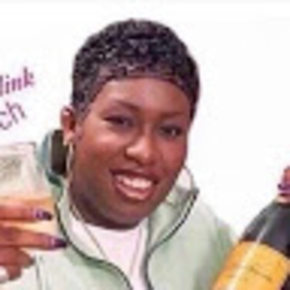 Profile Picture of Brooke Korpi (@cuphand12) on Poshmark