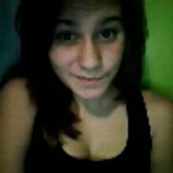 Profile Picture of Carly Clayton (@carlyt1) on Poshmark