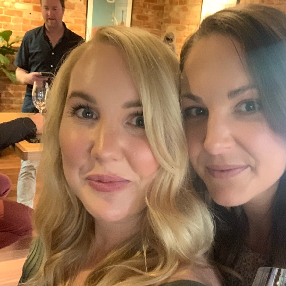 Amy Wilkinson - Poshmark Profile Picture of Amy Wilkinson (@ameswilko) on Poshmark