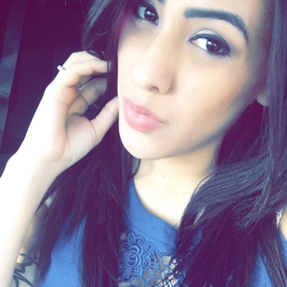Profile Picture of Veronica Chavera (@v_marie18) on Poshmark