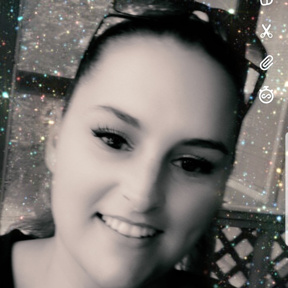 Profile Picture of Susan Gourley (@dianeg_10) on Poshmark