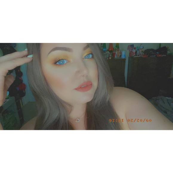 Profile Picture of Hayleigh Weinacht (@hayleighxnicole) on Poshmark