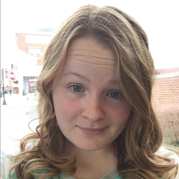 Profile Picture of Carlyle Bradshaw (@cdb1021) on Poshmark