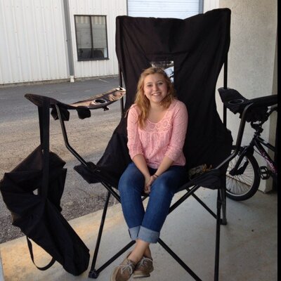 Profile Picture of Lora Potts (@LoraBethh) on Twitter