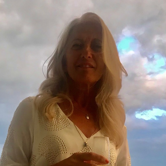 Profile Picture of Donna Pace (@dpace1012706) on Poshmark