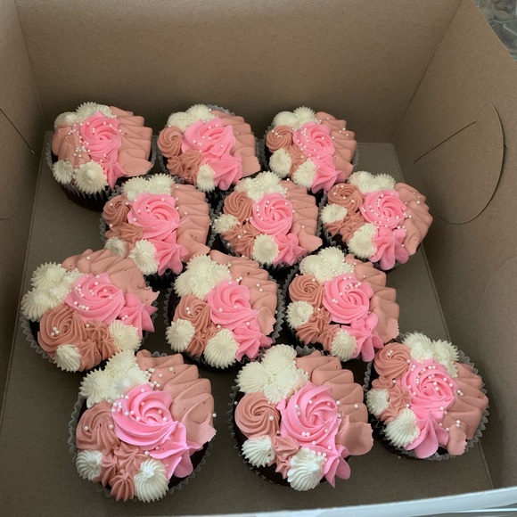 Profile Picture of Sheila Alvarez (@sheilaalvarez9) on Poshmark