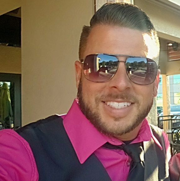 Profile Picture of David Haviland (@davidh1980) on Poshmark