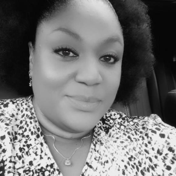 Profile Picture of Jonette Isom (@joneisom) on Poshmark