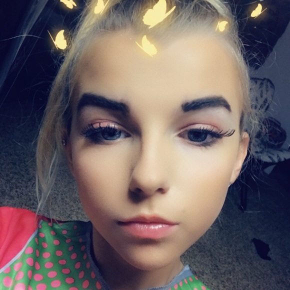 Profile Picture of Savannah Chase (@babyvannah) on Poshmark