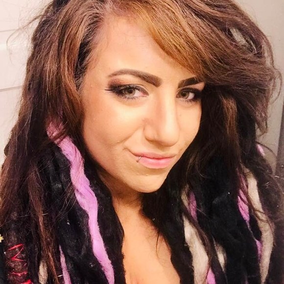 Profile Picture of Emily Fingerman (@efin91) on Poshmark
